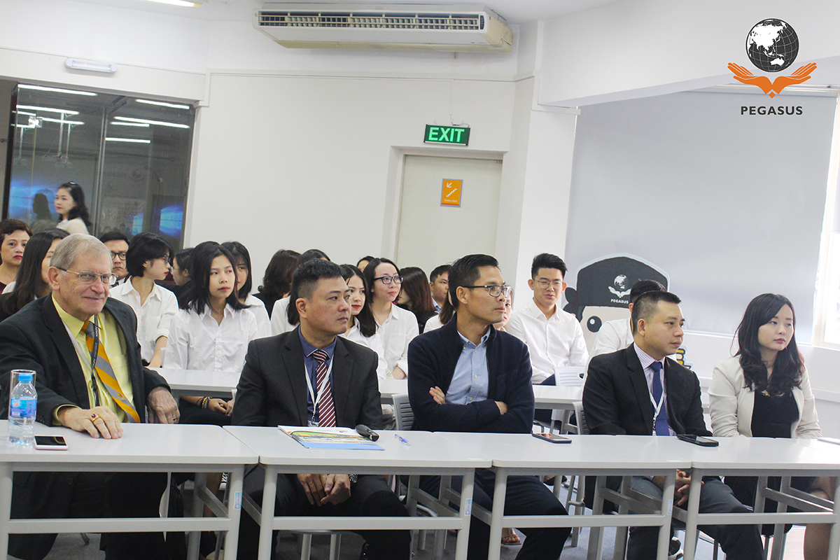 Đại biểu tham dự buổi Lễ Khai giảng Chương trình học AQF tại Hà Nội