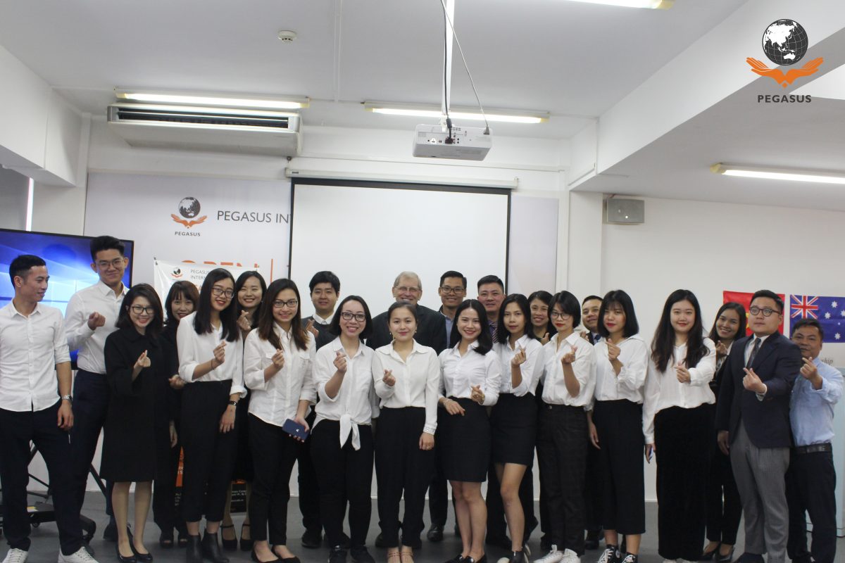 Buổi lễ kết thúc trong không khí vui vẻ