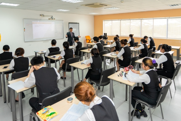 Lý thuyết giảng dạy được biên soạn bám sát thực tế, giúp sinh viên dễ hiểu, dễ áp dụng