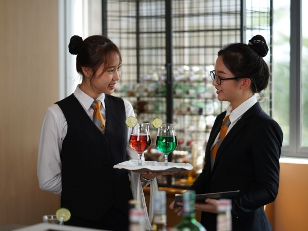 Nhu cầu nhân lực cao và mức thu nhập hấp dẫn trong ngành