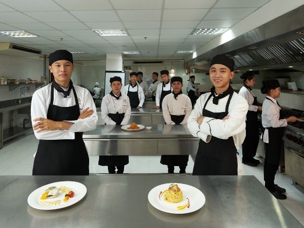 Chương trình sơ cấp chế biến món ăn và làm bánh