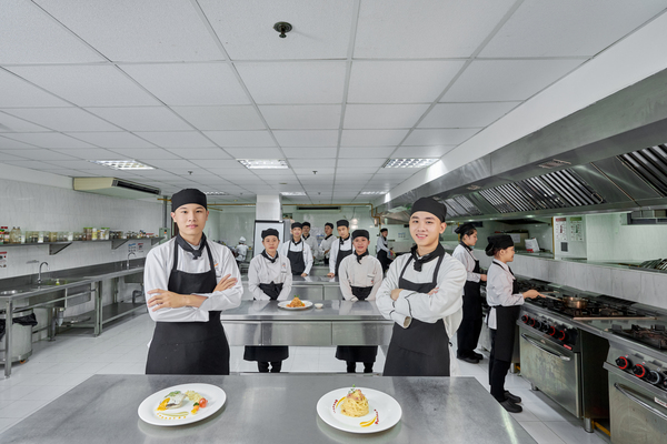 Top 5+ đầu bếp nổi tiếng & xuất sắc tại Việt Nam