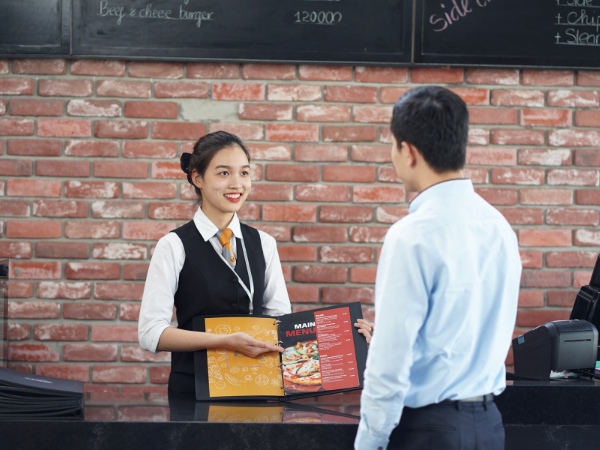 Thực đơn cần được xây dựng khoa học và đảm bảo phù hợp với thị hiếu của khách hàng