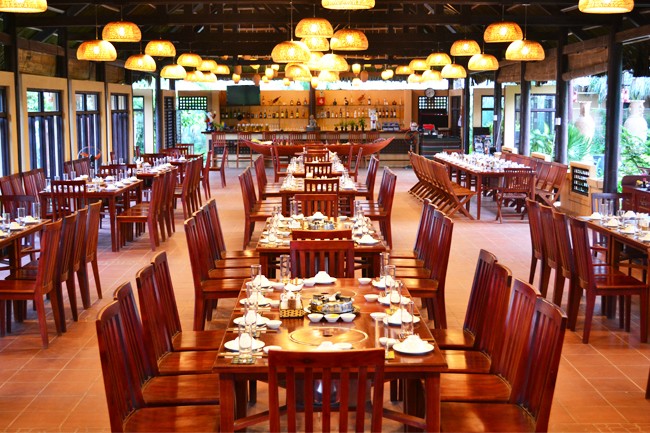 Seahorse Bistro gây ấn tượng với thiết kế không gian mở ngập tràn ánh sáng tự nhiên 