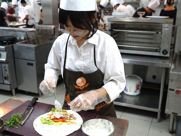 Nghề bếp mang đến cơ hội việc làm ổn định, mở ra nhiều cơ hội thăng tiến trong tương lai