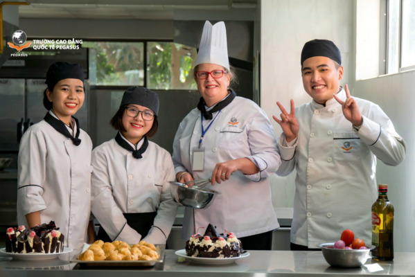 Nghề bếp không chỉ là công việc, mà là hành trình chinh phục đam mê