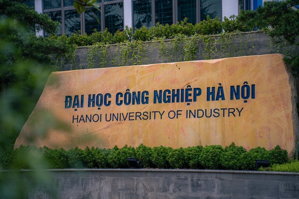 Đại học công nghiệp Hà Nội giúp sinh viên trang bị nền tảng kiến thức vững chắc, dễ dàng phát triển trong ngành Quản trị Khách sạn