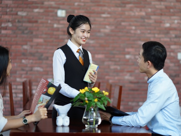 Ngành Quản trị Khách sạn với môi trường làm việc năng động, không gò bó