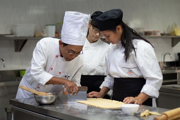 Người quản lý bộ phận F&B cần có kỹ năng lãnh đạo tốt, biết cách dẫn dắt đội ngũ