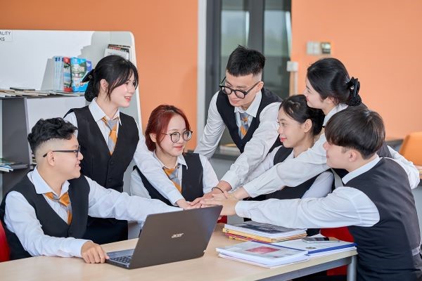 Tìm kiếm môi trường học tập đạt chuẩn quốc tế để rèn luyện tiếng Anh