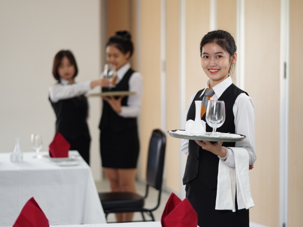 Nhân viên cần được đào tạo bài bản về nghiệp vụ nhà hàng