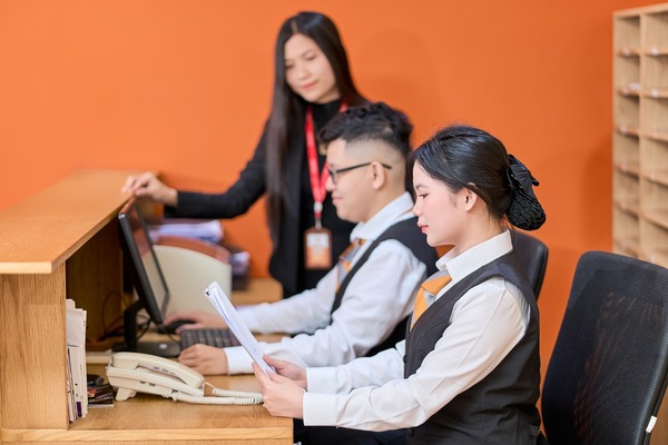 Lễ tân là bước đệm vững chắc nếu bạn muốn chuyển hướng sang các vị trí cao hơn trong ngành
