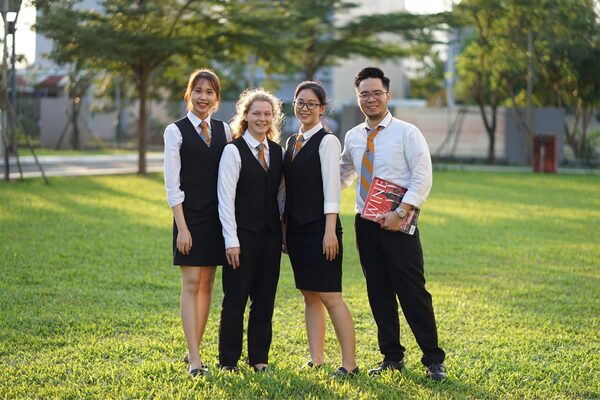 Môi trường đào tạo chuẩn quốc tế là nền tảng giúp sinh viên thành thạo ngôn ngữ, tiếp cận xu hướng phát triển trên thị trường quốc tế