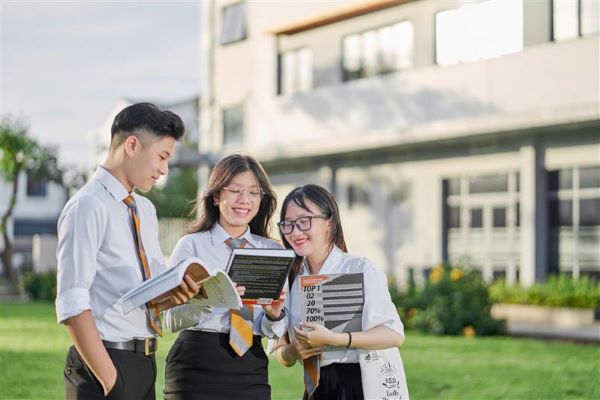 Thành công trong ngành quản trị khách sạn, bạn cần giao tiếp tốt và hiểu biết sâu về văn hóa xã hội