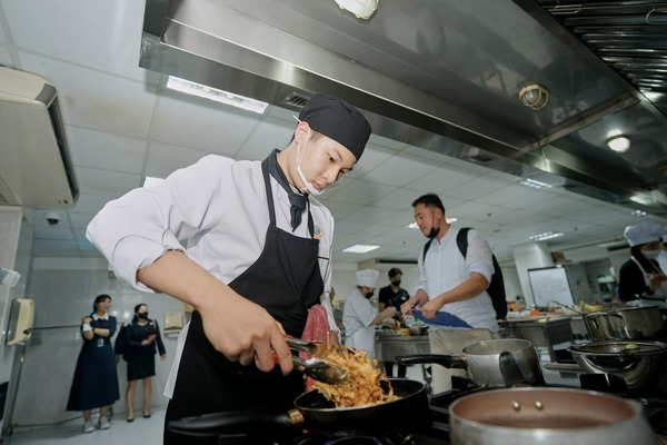 Sous chef là gì? Nhiệm vụ & vai trò của bếp phó trong nhà hàng