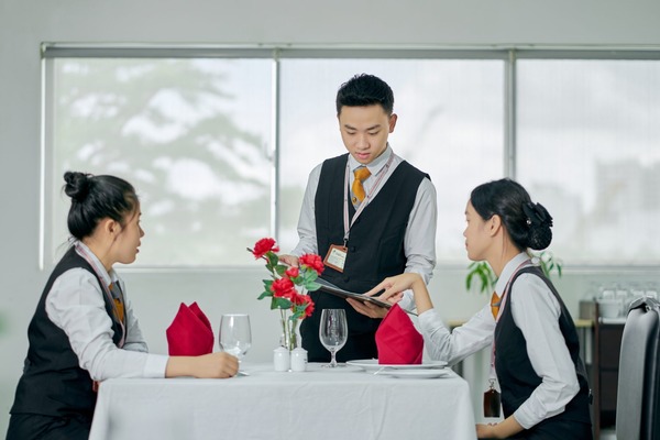 Học hệ đào tạo Cao đẳng giúp sinh viên có cơ hội làm việc tại các doanh nghiệp lớn trong và ngoài nước, cùng mức lương hấp dẫn