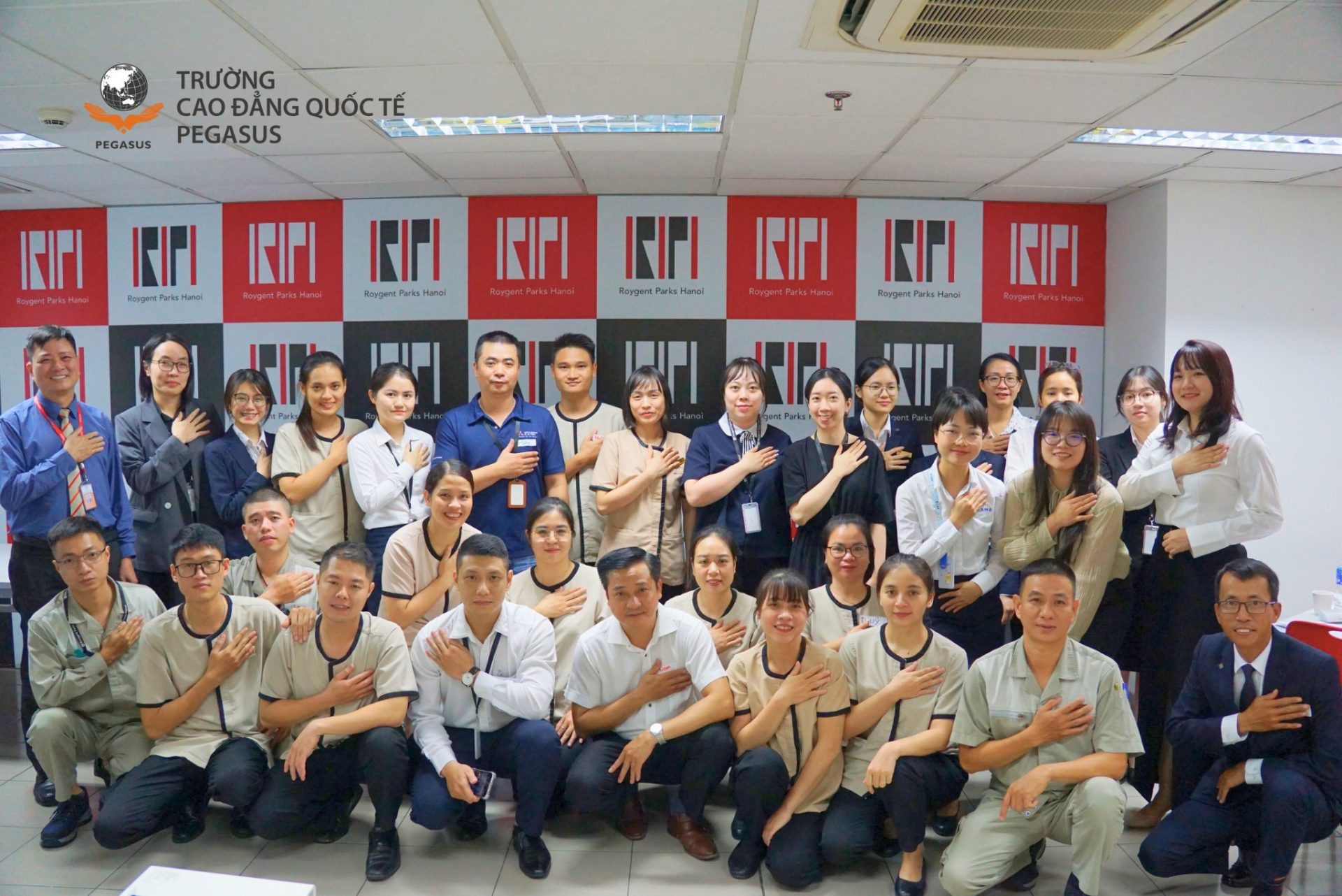 KHÓA ĐÀO TẠO CHO DOANH NGHIỆP: DỊCH VỤ KHÁCH HÀNG CHUYÊN NGHIỆP - NGHỆ THUẬT PHỤC VỤ TỪ TÂM